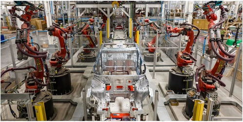 马斯克 经济不稳定或继续降价，人形机器人明年进厂上班